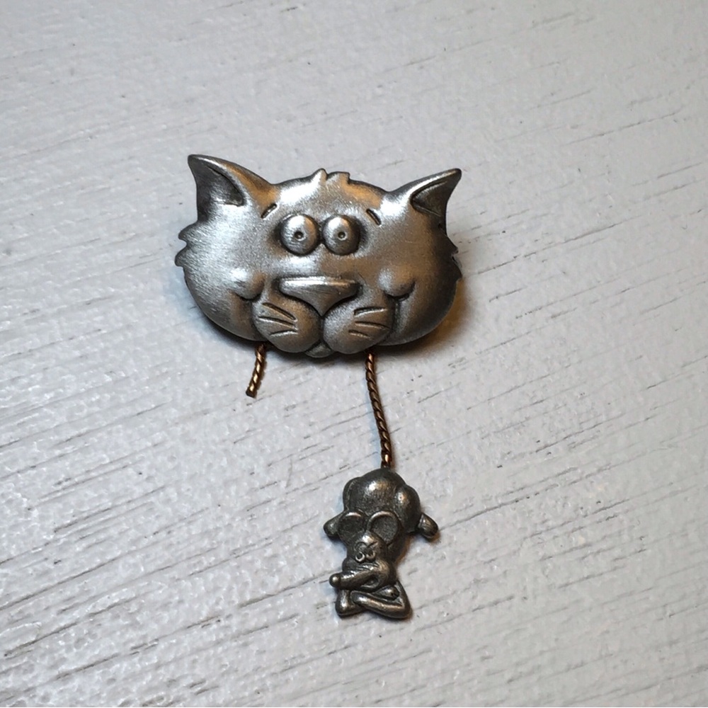 JJ Jonette Pewter Brooch Cat Head Dangling Mouse